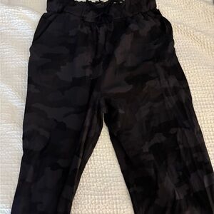 Lululemon Size 4 Camo Joggers